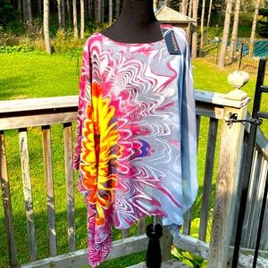 Beautiful Lavena Tunic Top (NWT)